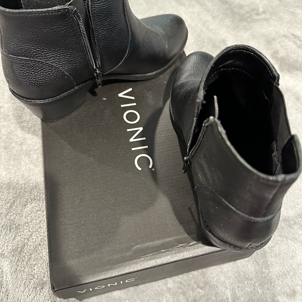 Vionic Women's Black Ankle Boots